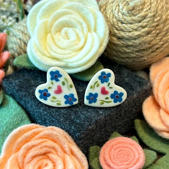 Vintage Jewelry - Sweet Ceramic Handpainted Floral Earrings